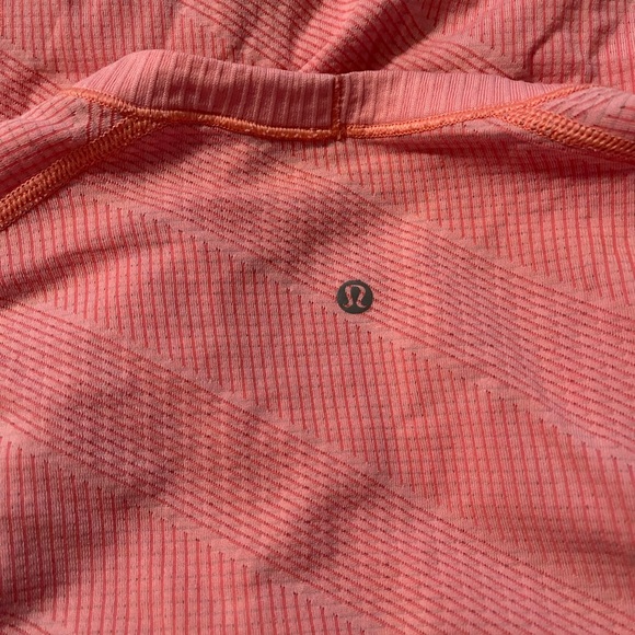 Beautiful, lightweight Lululemon shirt - Picture 2 of 2